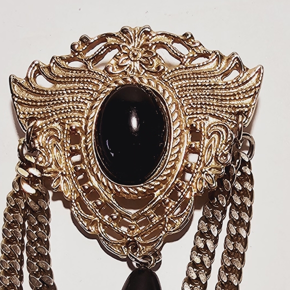 Victorian Style Brooch - Picture 2 of 7